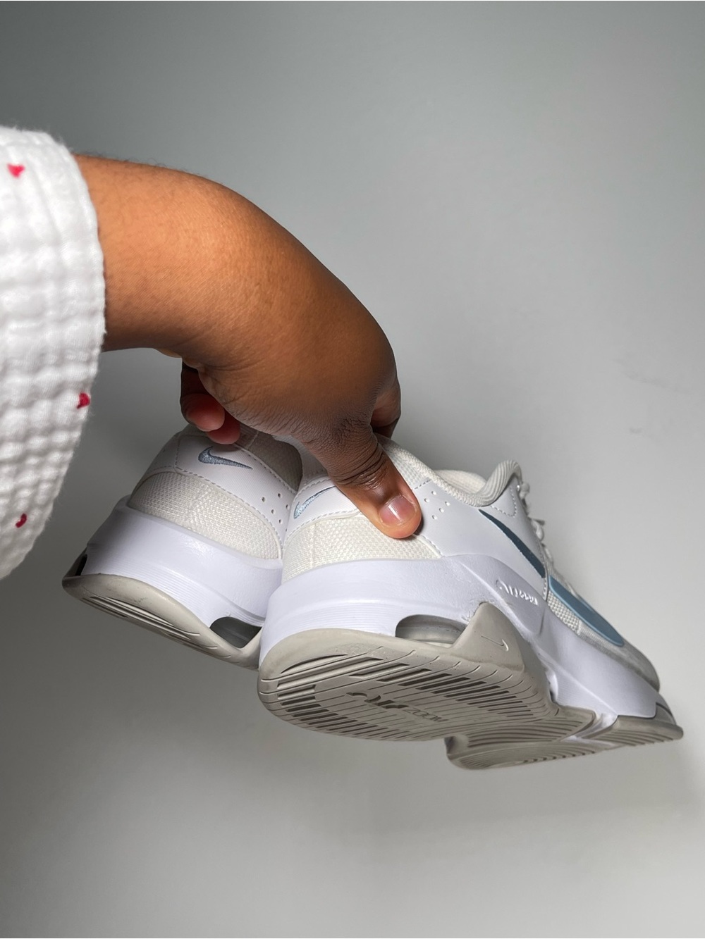 Nike Bella 6 Sneakers with Light Blue Swoosh and Pale Purple Logo - Picture 4 of 4